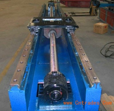 宏凱機(jī)械 低價(jià)出售護(hù)欄沖孔機(jī) 方管沖孔自動設(shè)備助力冷彎型鋼高效加工