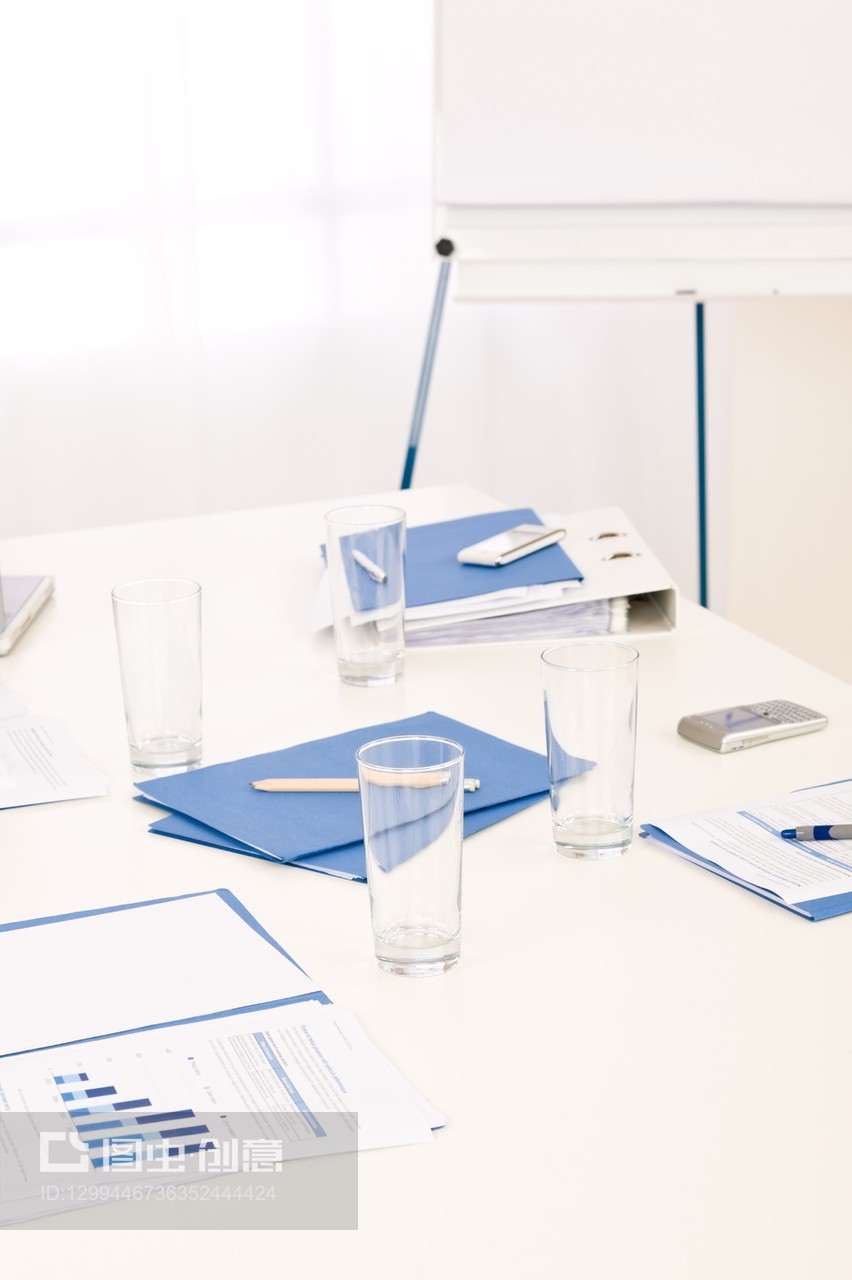 商務(wù)會議前 桌上辦公用品的精細(xì)準(zhǔn)備與銷售策略